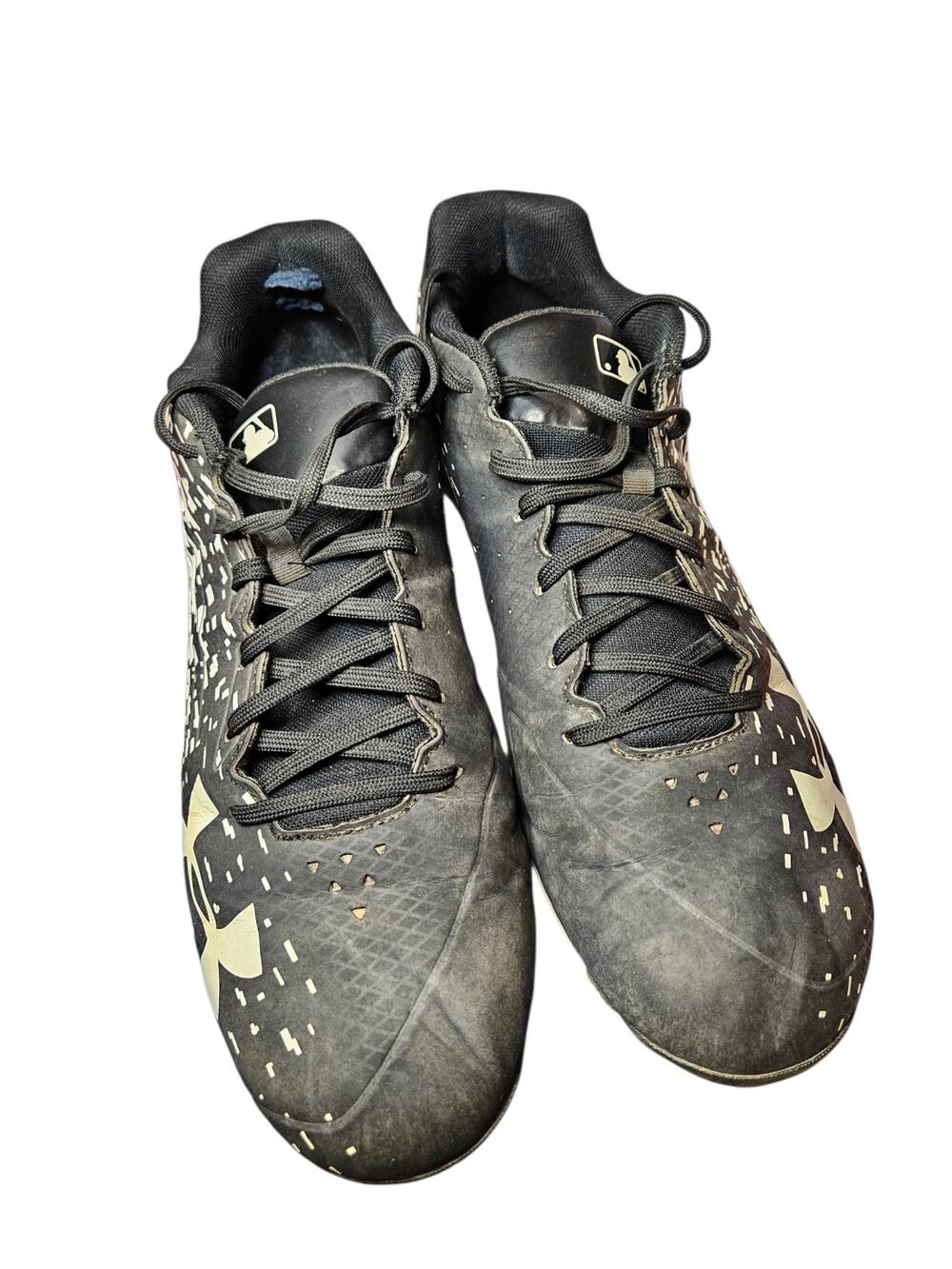 Under Armour men's size 13 baseball cleats - used for two seasons.
